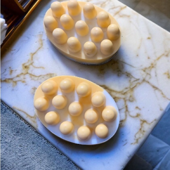 Hand Crafted Oatmeal Honey & Milk Soap Bar - Picture 4 of 5